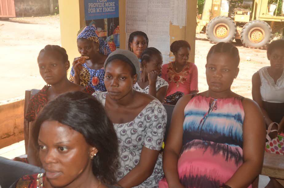 A VSF maternal-health outreach session with health professionals and women in the community